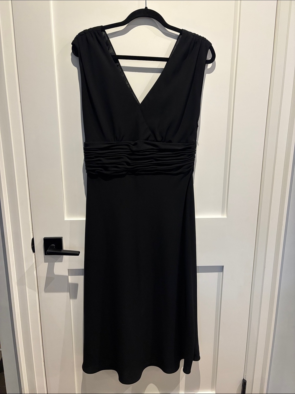 Jones New York Black Midi V-Neck Dress with Ruched Waist